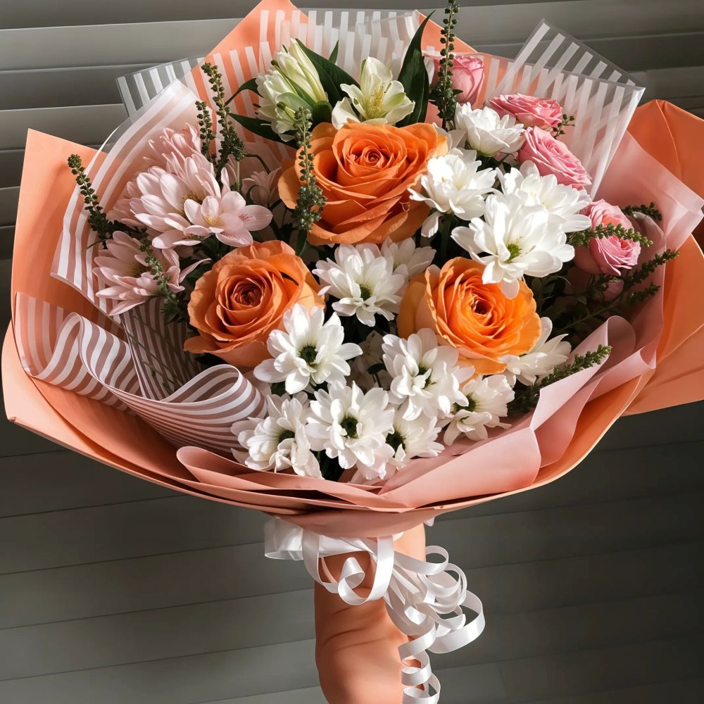 Букет цветов из: Розы, Лизиантусы и Альстромерии